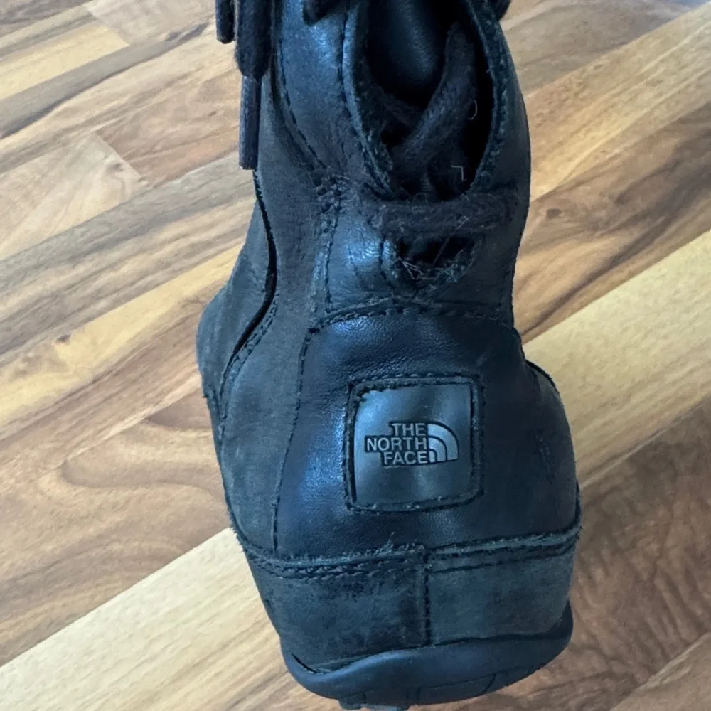 The North Face Janey ll snow Boots size US 9